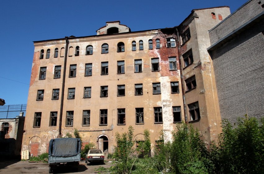 На Боровой возле фабрики Крупской сносят дореволюционный флигель - «Свежие новости строительства»