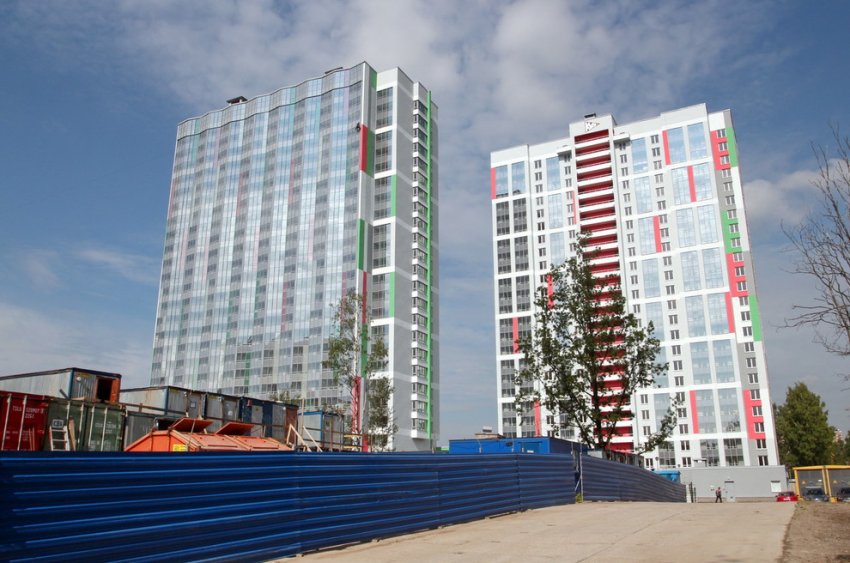 Рядом с одноэтажными памятниками на Лабораторном построили две жилые высотки - «Свежие новости строительства»