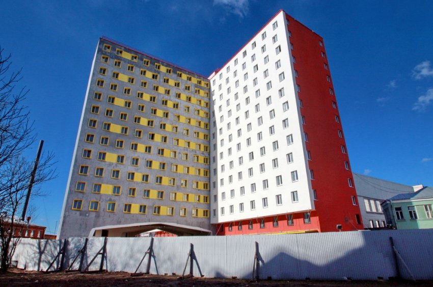 Во дворе у площади Климова построили хаотистический апарт-отель - «Свежие новости строительства»