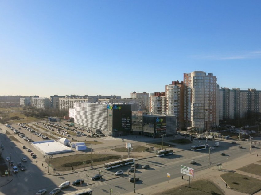 На Долгоозерной надстроили возмутивший прокуратуру торговый центр - «Свежие новости строительства»