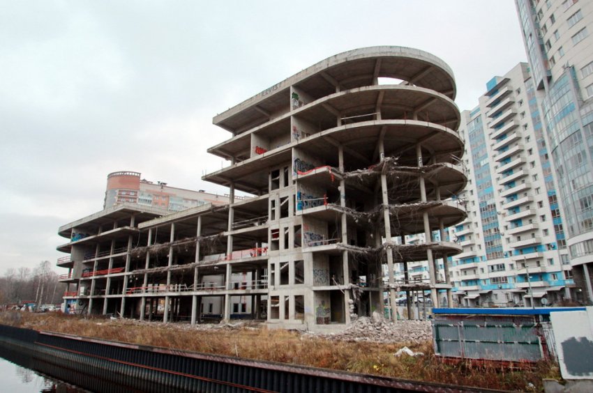 Снос брошенного недостроя возле улицы Беринга бросили - «Свежие новости строительства»