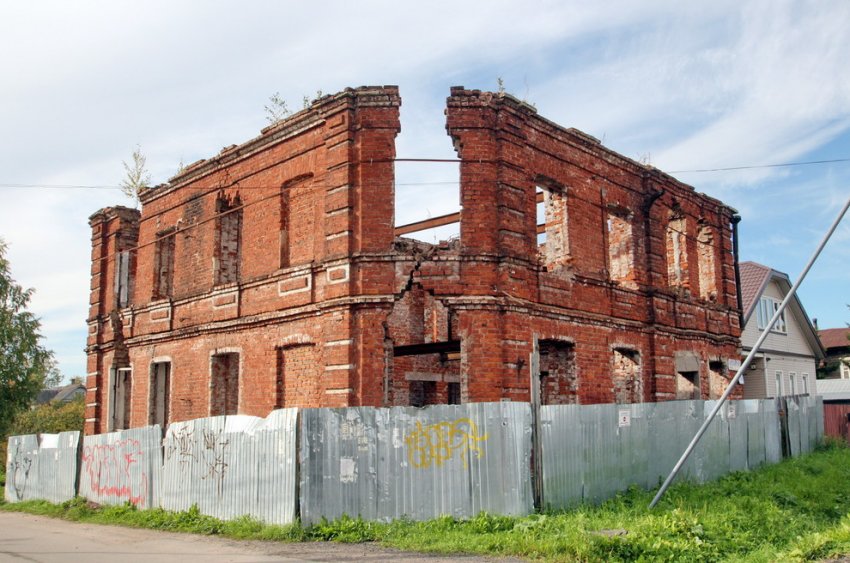 В Усть-Ижоре частично снесли памятник архитектуры у берега Невы - «Свежие новости строительства»