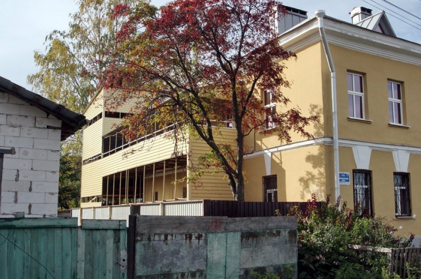 В Усть-Ижоре снесли незаконную пристройку к дому-памятнику на берегу - «Свежие новости строительства»