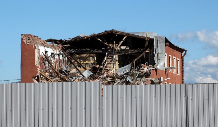 На Лиговском проспекте сносят дореволюционный дом - «Свежие новости строительства»