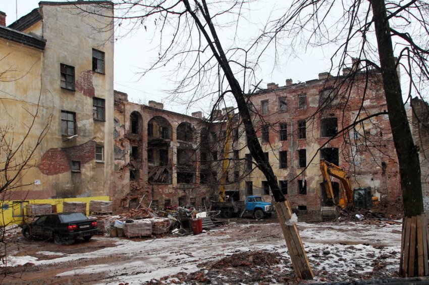 На Садовой улице снесли дворовые корпуса дома Кавоса - «Свежие новости строительства»