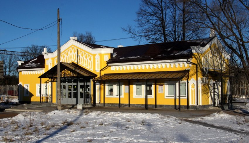 Вокзал станции Старый Петергоф перестроили, добавив фасадам декора - «Свежие новости строительства»