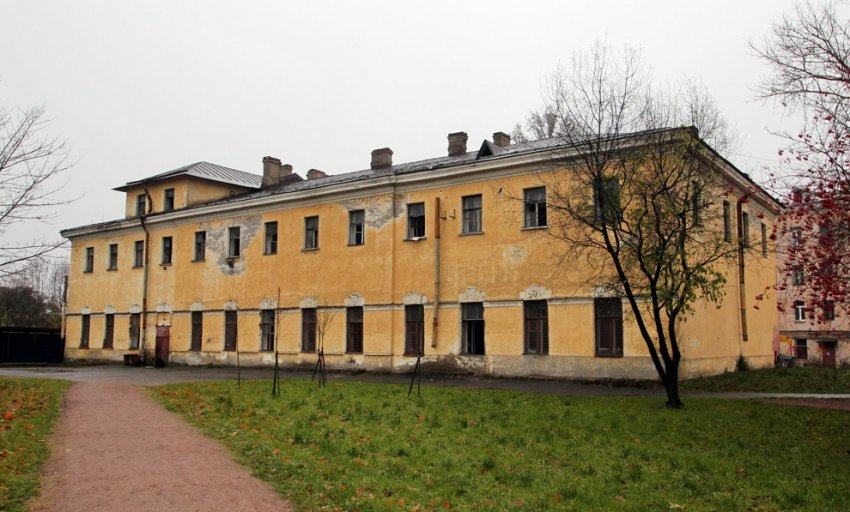 Заброшенное здание у Деминского сада начали ремонтировать - «Свежие новости строительства»