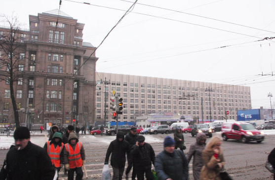 За метро «Электросила» начали разбирать административный корпус - «Свежие новости строительства»