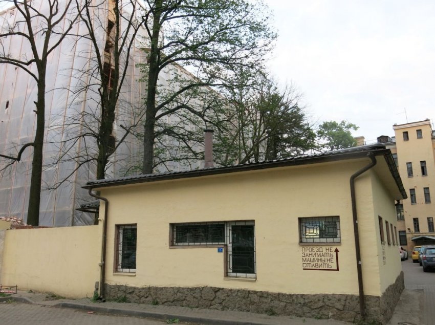 Туалет возле дацана на Липовой приспособили для затворнических молитв - «Свежие новости строительства»