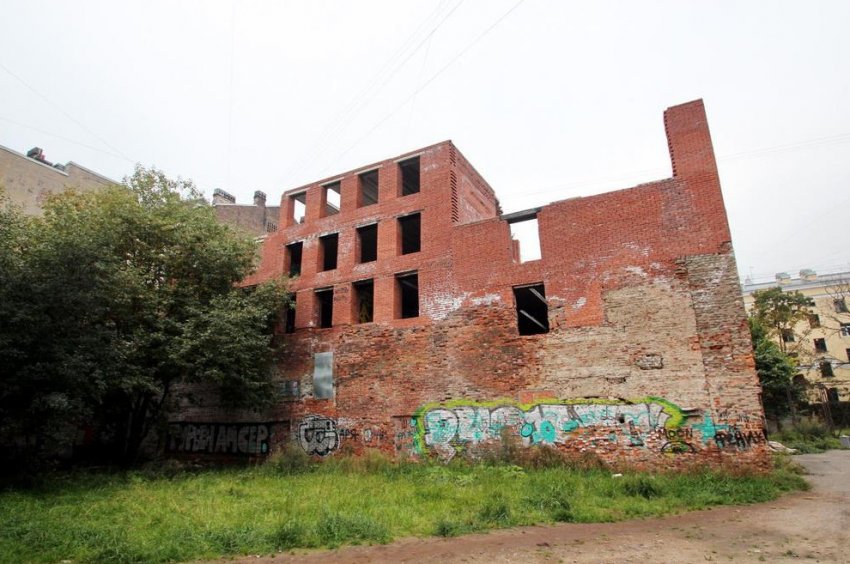 Незаконные этажи флигеля на улице Союза Печатников так и не снесли - «Свежие новости строительства»