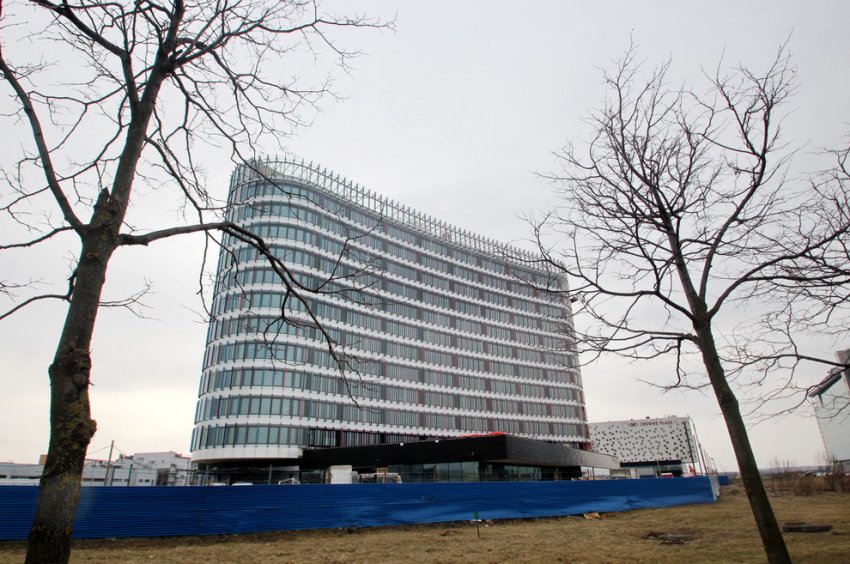 В Авиагородке достроили стеклянный бизнес-центр на Стартовой - «Свежие новости строительства»