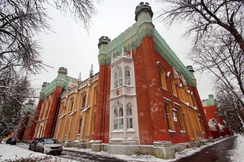 Дворцовые конюшни в Петергофе все-таки застроят стеклянными корпусами - «Свежие новости строительства»