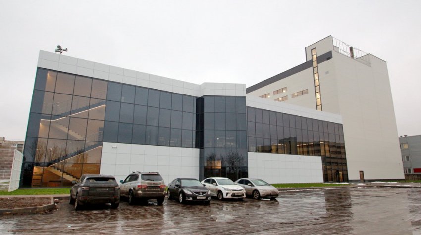 Во дворах на Пражской улице появилась коробка ледового катка - «Свежие новости строительства»