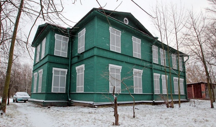 Деревянный дом-памятник на Прудовой в Петергофе продали с торгов - «Свежие новости строительства»