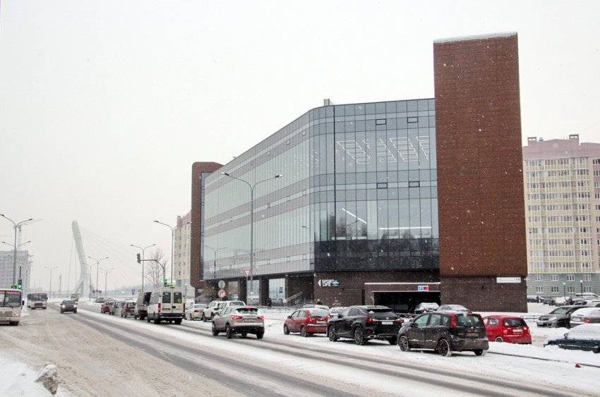 На улице Маршала Захарова появился спорткомплекс с видом на воду - «Свежие новости строительства»