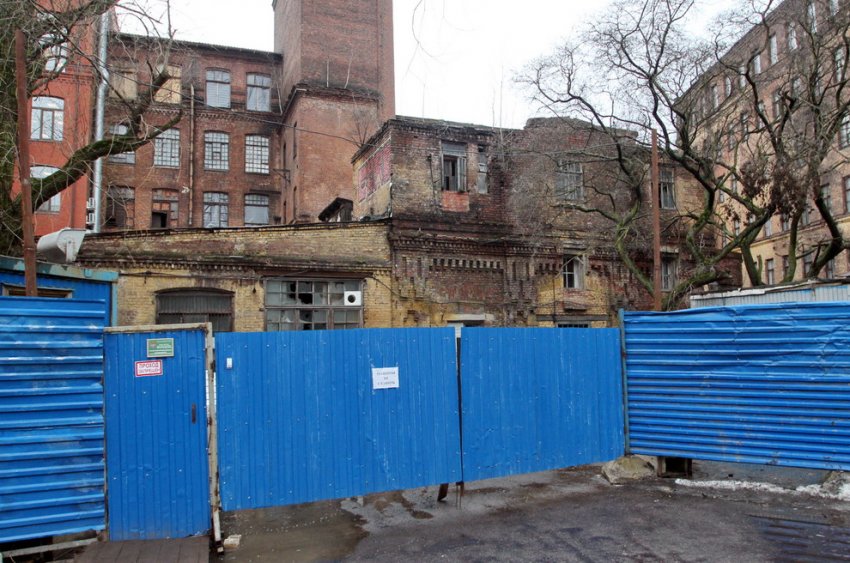 Во дворах на Корпусной улице готовятся снести старинное здание - «Свежие новости строительства»