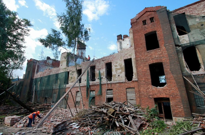 На улице Александра Матросова сносят дореволюционное здание - «Свежие новости строительства»