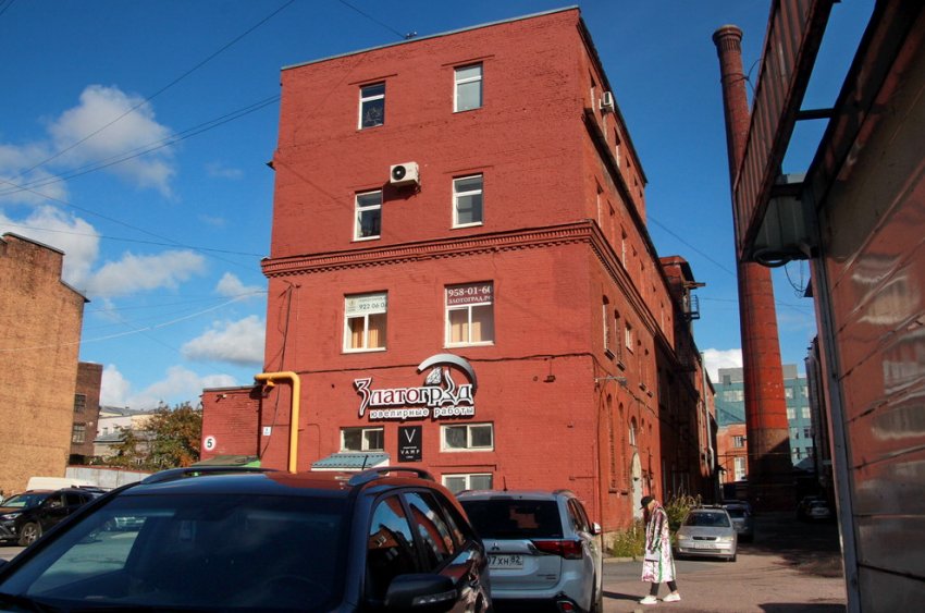 На улице Чапаева принялись за снос краснокирпичного здания - «Свежие новости строительства»