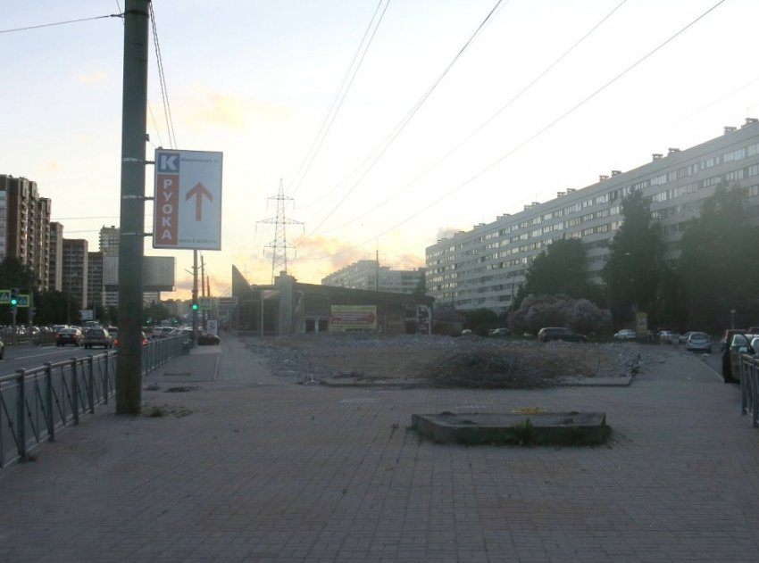 Торговый комплекс «Аэродром» на проспекте Испытателей законсервирован - «Свежие новости строительства»