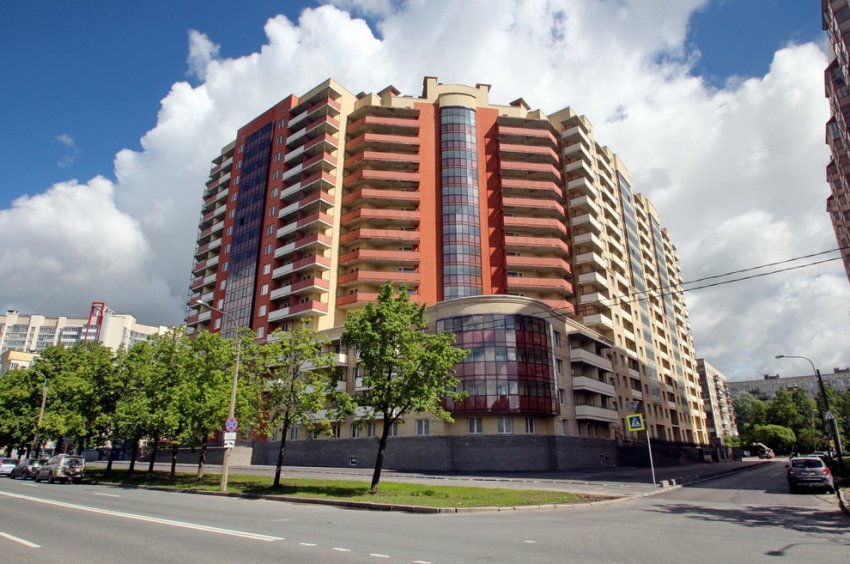 Трясину на улице Тухачевского занял жилой дом с разными фасадами - «Свежие новости строительства»