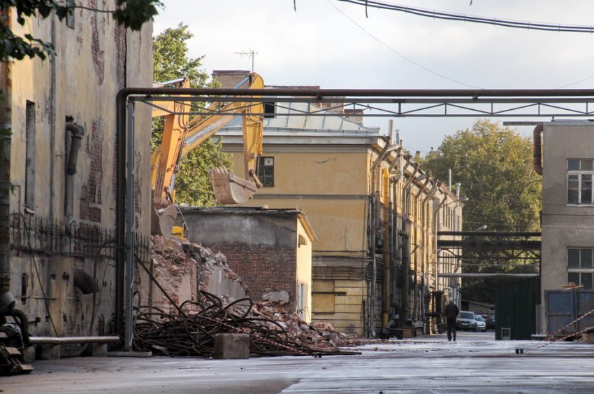 На Обводном сносят дореволюционные здания во дворе провиантских магазинов - «Свежие новости строительства»