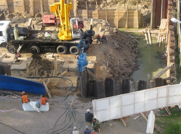 Рядом со стройкой «Тихого дома» в Стрельне потряхивает жильцов - «Свежие новости строительства»