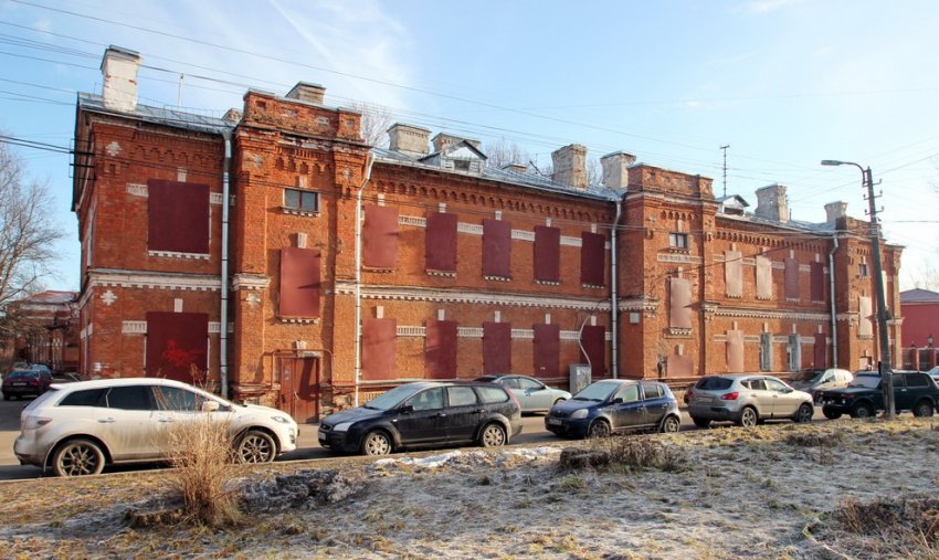 В Петергофе вернули к жизни расселенную аварийную казарму-памятник - «Свежие новости строительства»