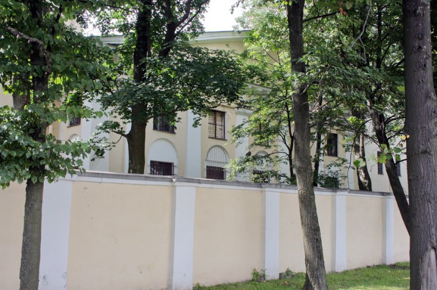 Градским богадельням на Смольной набережной вернули прежний вид - «Свежие новости строительства»