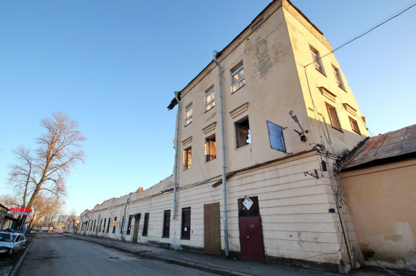 При сносе завода в Общественном переулке кирпичи летят на дорогу - «Свежие новости строительства»