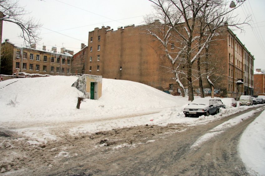 На углу Мясной и Витебской улиц в Коломне снесли бомбоубежище - «Свежие новости строительства»