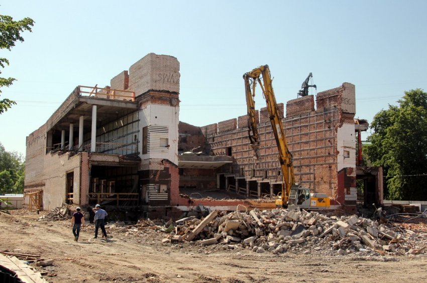 «Ирон» завершил демонтажные работы в кинотеатре «Прибой» на Среднем - «Свежие новости строительства»