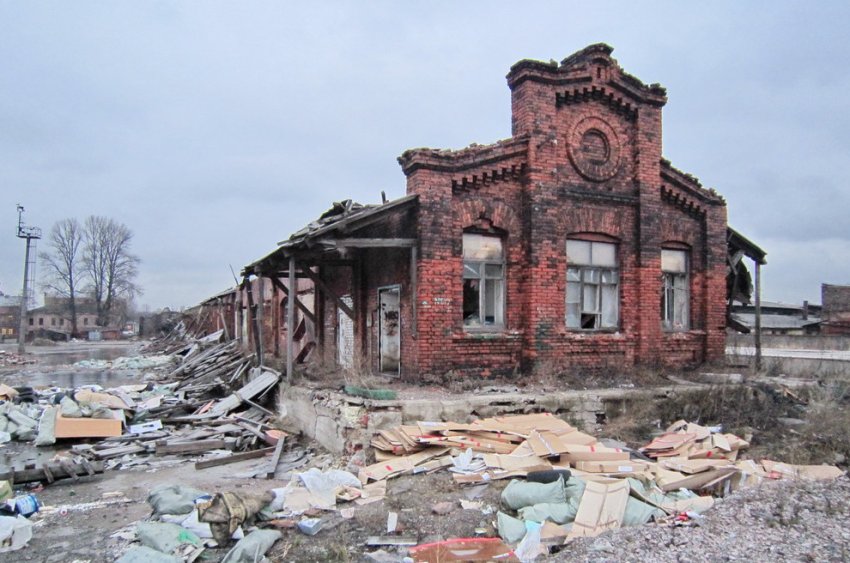 На Парфеновской снесли фасад сохраненного пакгауза Варшавского вокзала - «Свежие новости строительства»