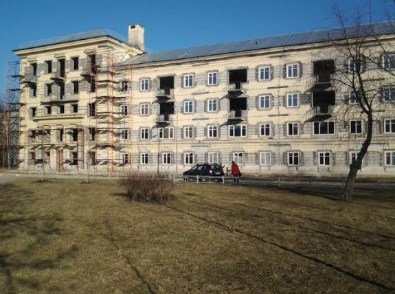 Сталинку в Авиагородке приспосабливают под общежитие мигрантов - «Свежие новости строительства»