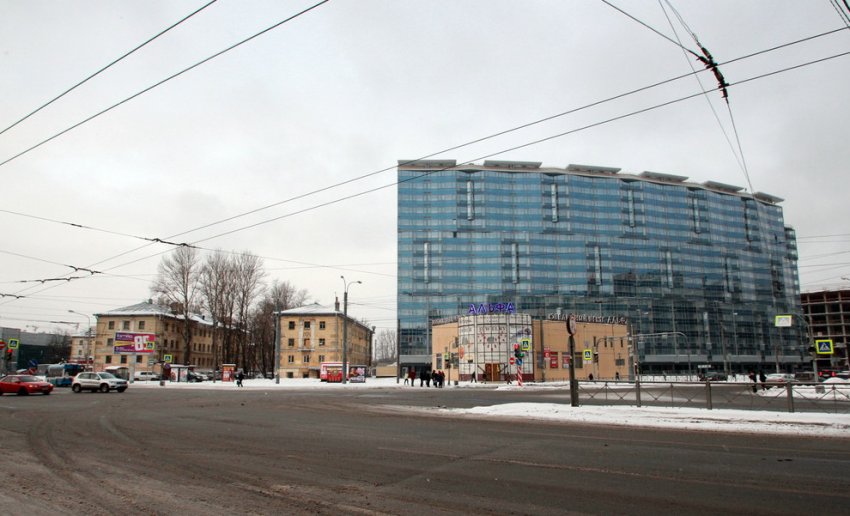 На площади Карла Фаберже сдали половину стеклянного жилого дома - «Свежие новости строительства»