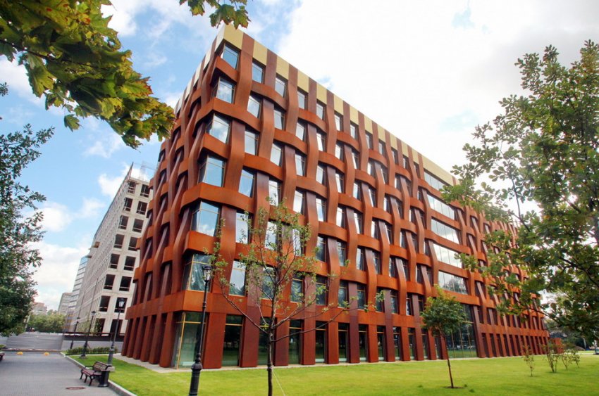 На улице Жукова построили бизнес-центр в виде железной корзинки - «Свежие новости строительства»