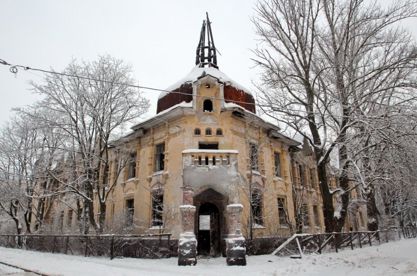 В Кронштадте восстановили заброшенный дом с башней на Пролетарской - «Свежие новости строительства»