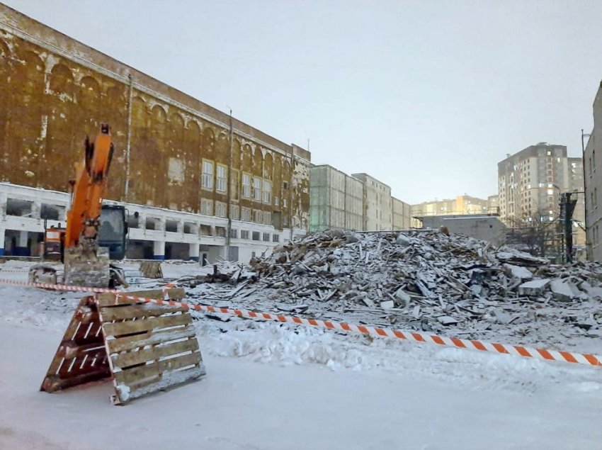 На Полюстровском проспекте сносят промзону завода «Петрохолод» - «Свежие новости строительства»