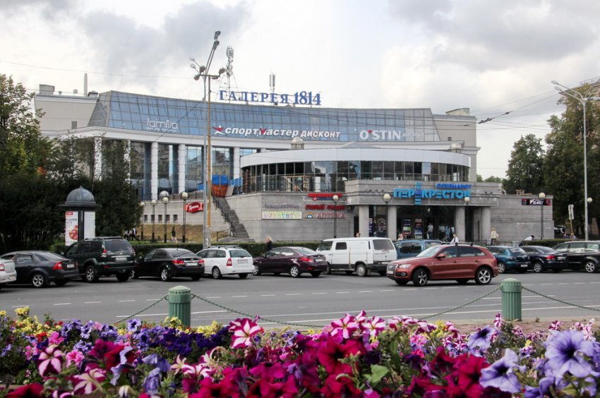 На торговом центре на площади Стачек вместо часовни построили ресторан - «Свежие новости строительства»