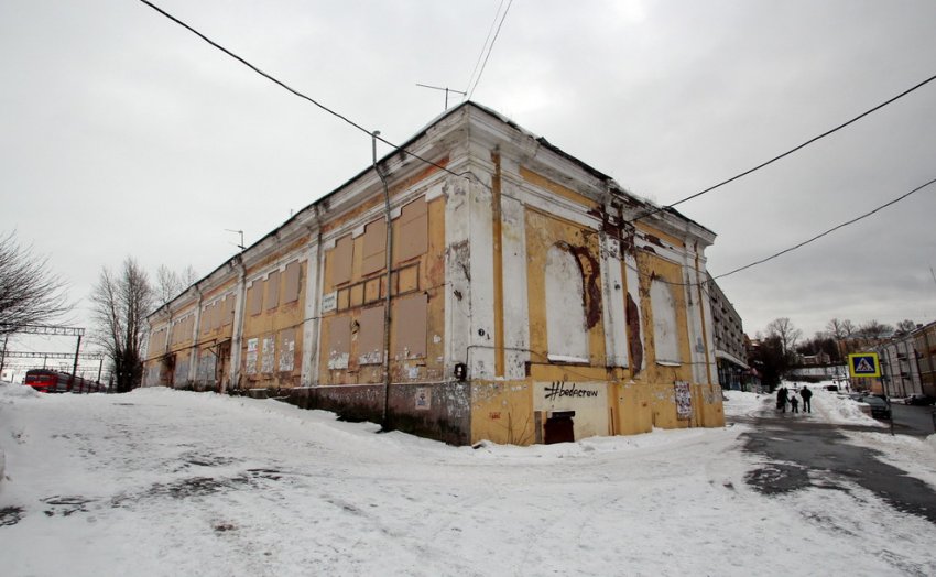 В Ломоносове завершили ремонт здания-памятника у станции - «Свежие новости строительства»