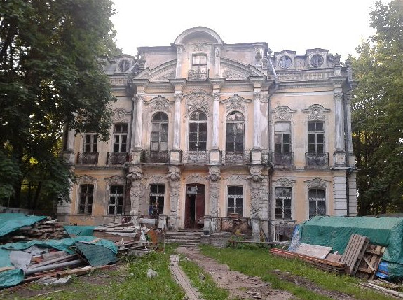 Собственную дачу в Петергофе превратили в строительный склад - «Свежие новости строительства»