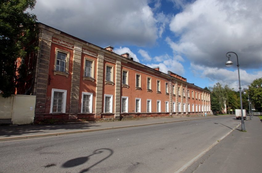 Казарму на Гусарской улице в Пушкине капитально отремонтируют - «Свежие новости строительства»
