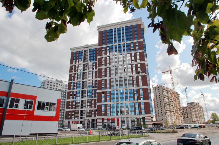 В конце проспекта Космонавтов построили две высотки в клеточку - «Свежие новости строительства»