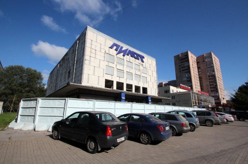 На 2-м Муринском проспекте сносят кинотеатр «Выборгский» - «Свежие новости строительства»