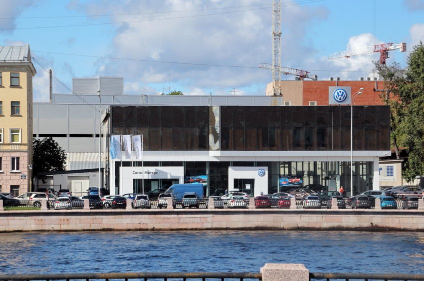 Суд потребовал снести самовольный паркинг на Петроградской набережной - «Свежие новости строительства»