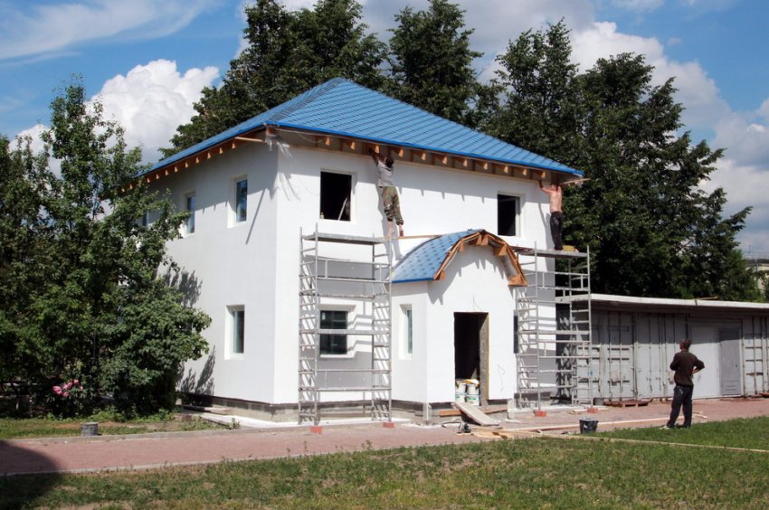 Рядом с Успенской церковью на Малоохтинском незаконно строят здание - «Свежие новости строительства»