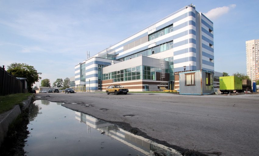 В промзоне на дороге на Турухтанные Острова построили бассейн - «Свежие новости строительства»