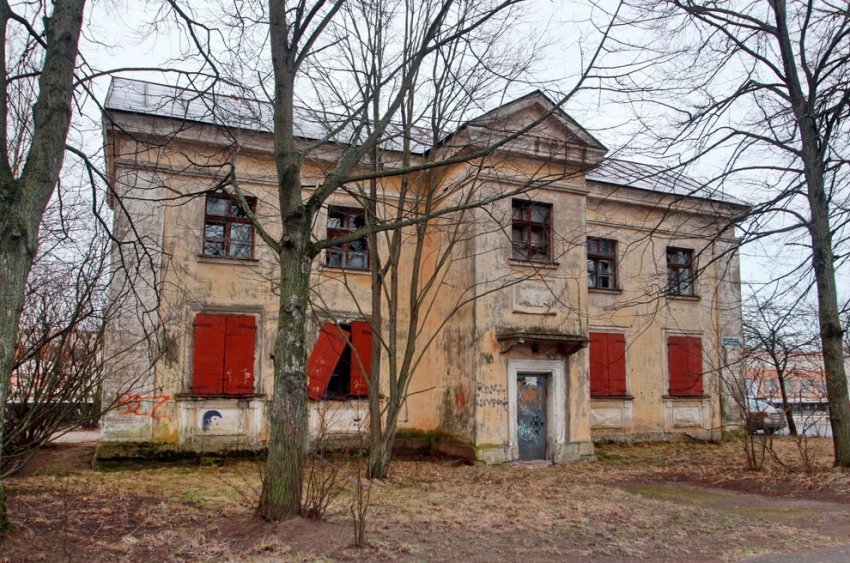 От ФСБ требуют через суд отремонтировать дом в Ломоносове - «Свежие новости строительства»