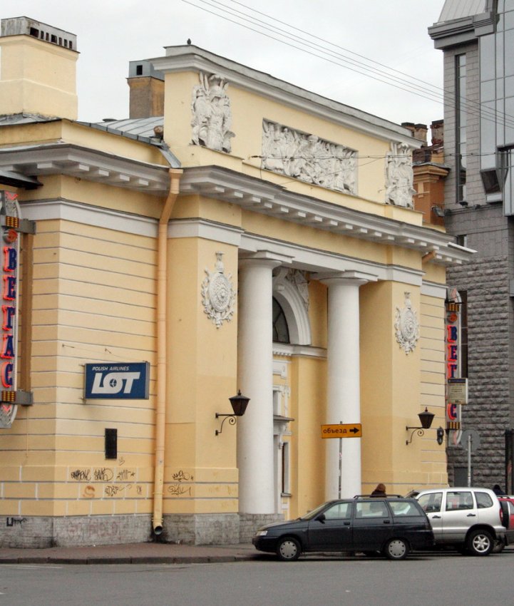 Конюшни Михайловского замка на Манежной надстроили мансардой - «Свежие новости строительства»