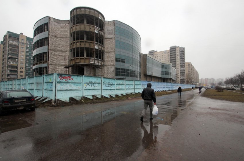 На Индустриальном завершилась 20-летная стройка торгового комплекса - «Свежие новости строительства»