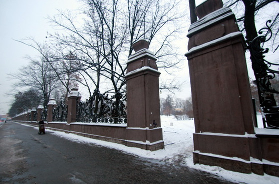 Ограду сада Девятого Января наконец отремонтируют - «Свежие новости строительства»